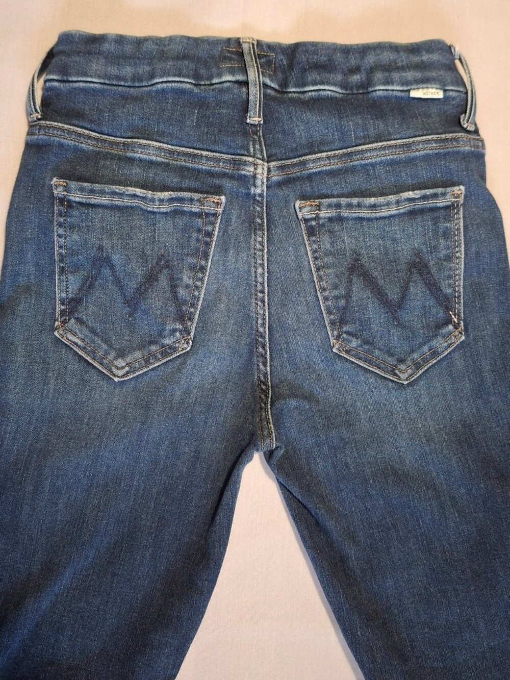 MOTHER High Waisted Looker Jeans 24 Medium Wash Blue USA - Picture 14 of 15